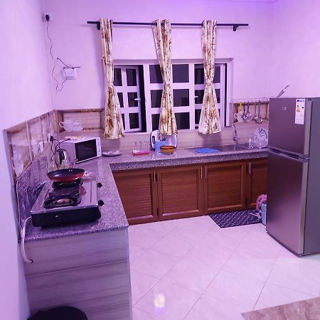 Rs Villas - Three Bedrooms Share Apartment With Private Room And Free Wifi And 100Mts To The Beach And Ac And 100Mts To Bus Stop And Pool Flic en Flac Luaran gambar