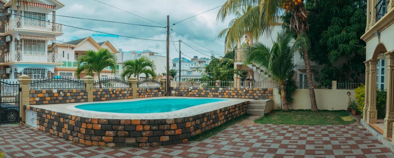 Rs Villas - Three Bedrooms Share Apartment With Private Room And Free Wifi And 100Mts To The Beach And Ac And 100Mts To Bus Stop And Pool Flic en Flac Luaran gambar