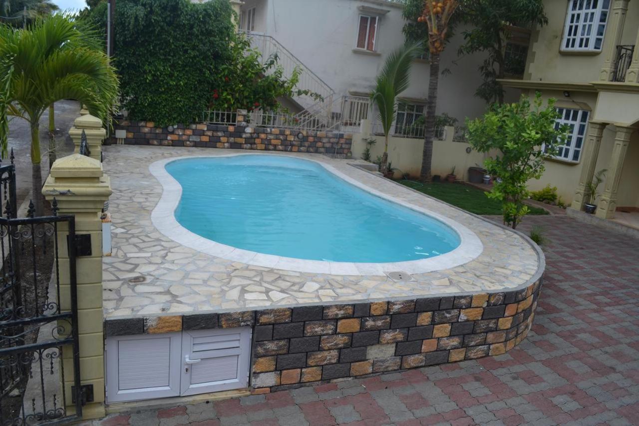 Rs Villas - Three Bedrooms Share Apartment With Private Room And Free Wifi And 100Mts To The Beach And Ac And 100Mts To Bus Stop And Pool Flic en Flac Luaran gambar