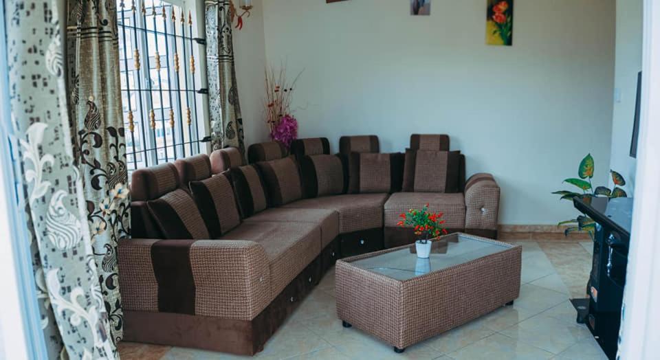 Rs Villas - Three Bedrooms Share Apartment With Private Room And Free Wifi And 100Mts To The Beach And Ac And 100Mts To Bus Stop And Pool Flic en Flac Luaran gambar