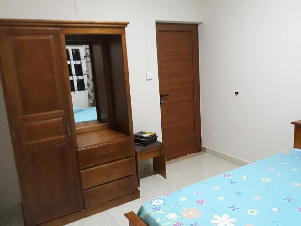 Rs Villas - Three Bedrooms Share Apartment With Private Room And Free Wifi And 100Mts To The Beach And Ac And 100Mts To Bus Stop And Pool Flic en Flac Luaran gambar