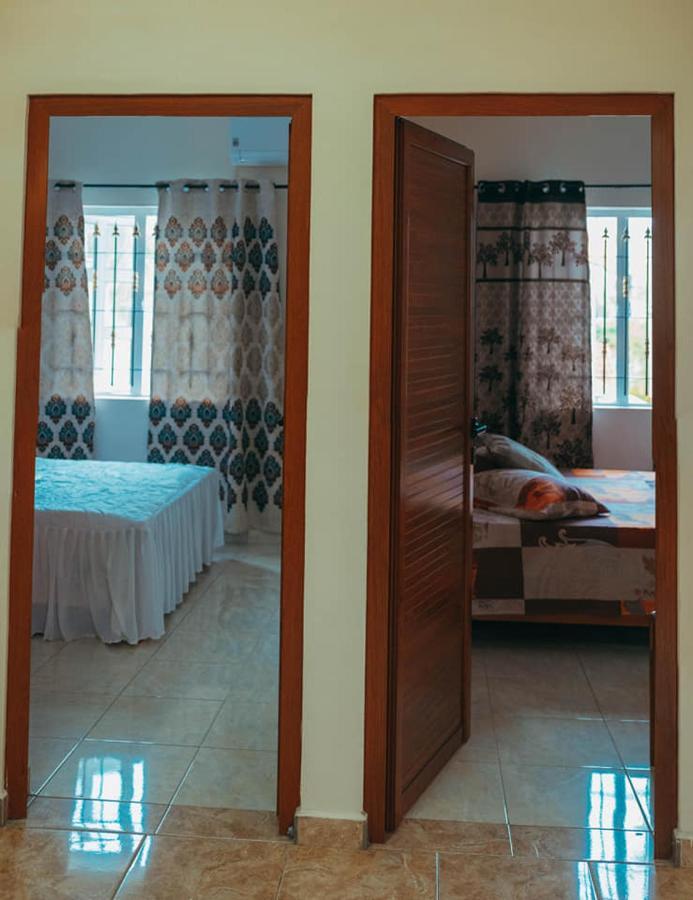 Rs Villas - Three Bedrooms Share Apartment With Private Room And Free Wifi And 100Mts To The Beach And Ac And 100Mts To Bus Stop And Pool Flic en Flac Luaran gambar