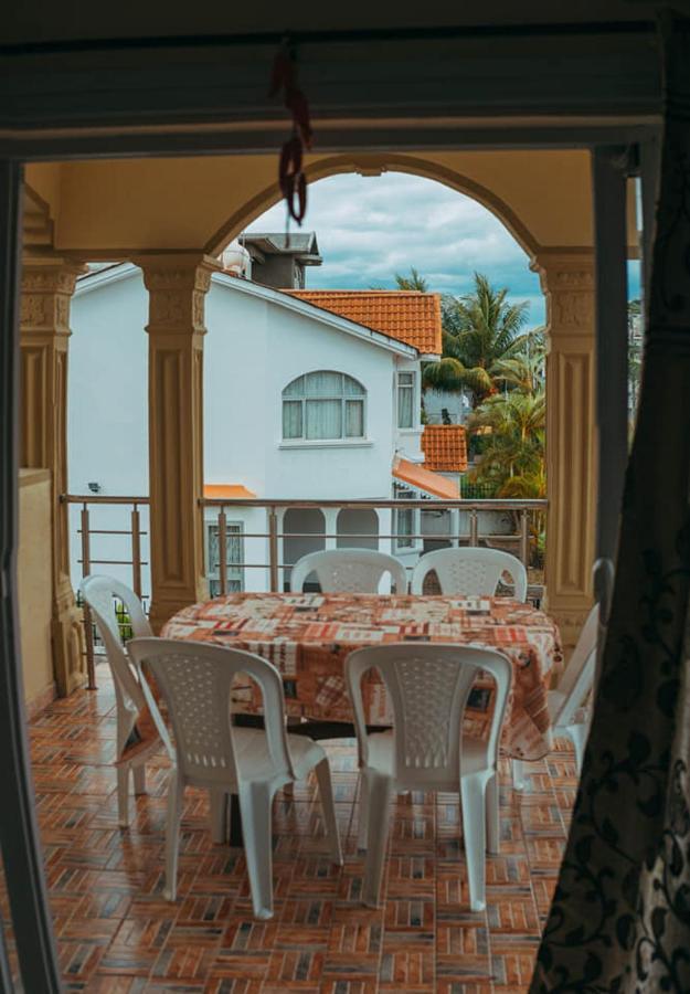 Rs Villas - Three Bedrooms Share Apartment With Private Room And Free Wifi And 100Mts To The Beach And Ac And 100Mts To Bus Stop And Pool Flic en Flac Luaran gambar