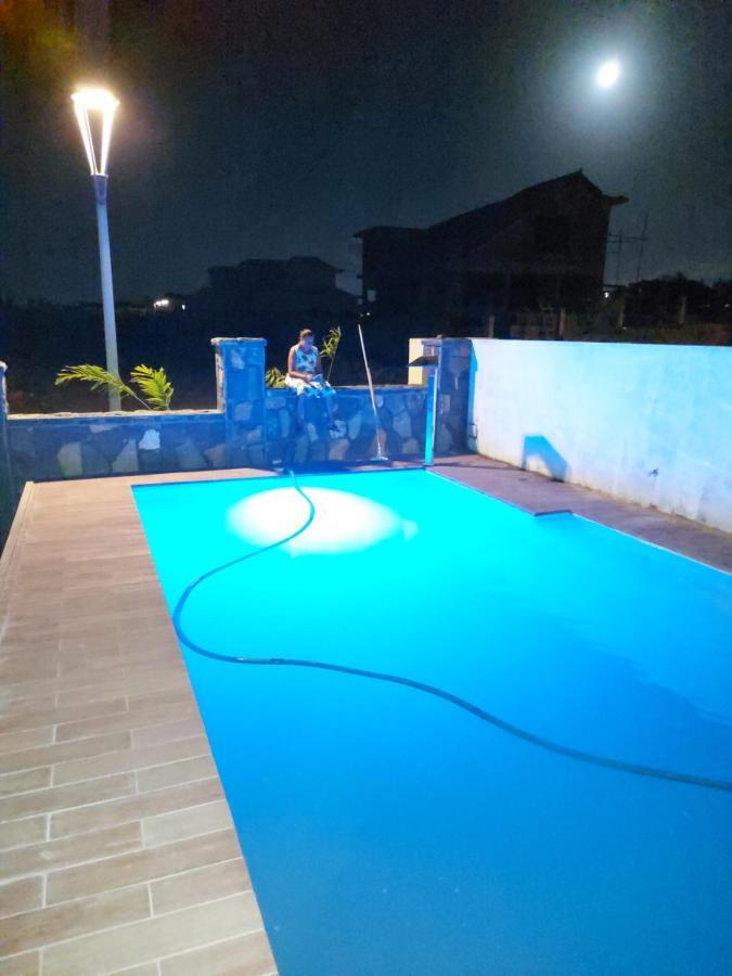 Rs Villas - Three Bedrooms Share Apartment With Private Room And Free Wifi And 100Mts To The Beach And Ac And 100Mts To Bus Stop And Pool Flic en Flac Luaran gambar