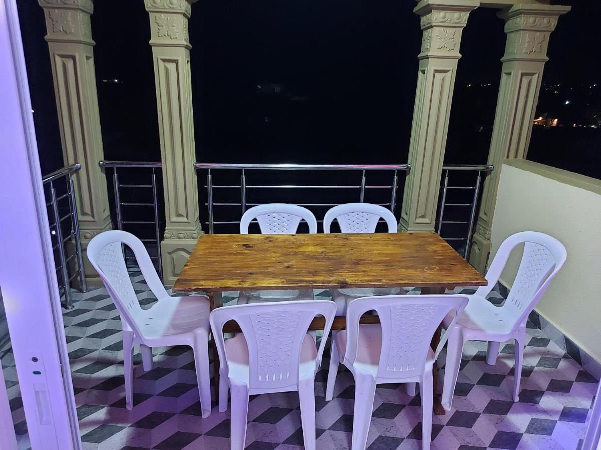 Rs Villas - Three Bedrooms Share Apartment With Private Room And Free Wifi And 100Mts To The Beach And Ac And 100Mts To Bus Stop And Pool Flic en Flac Luaran gambar